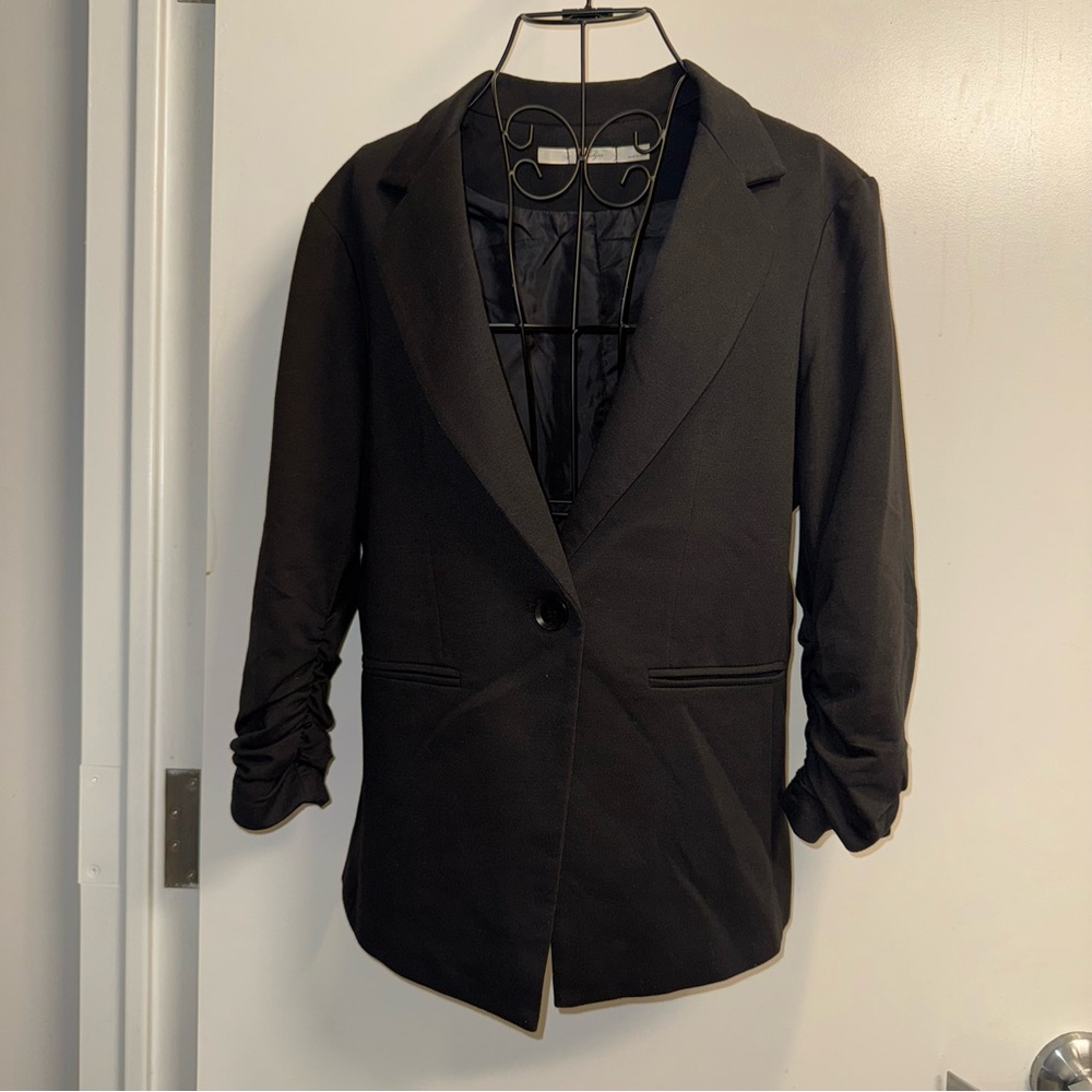 Gibson Three Quarter Ruched Sleeve Black Blazer